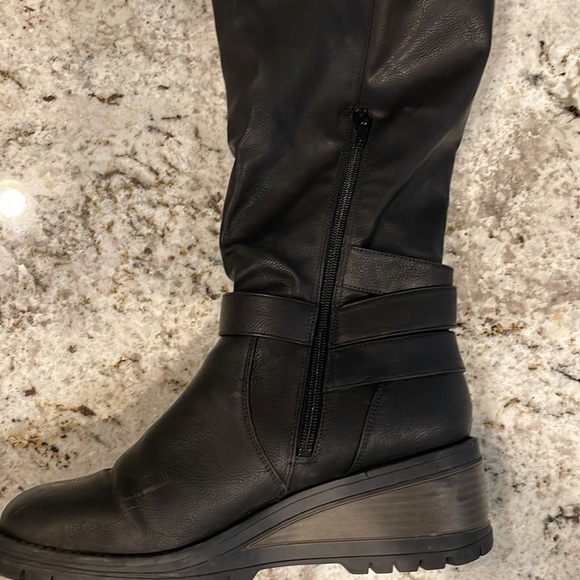 Like New!! Knee-high boots - Picture 3 of 3